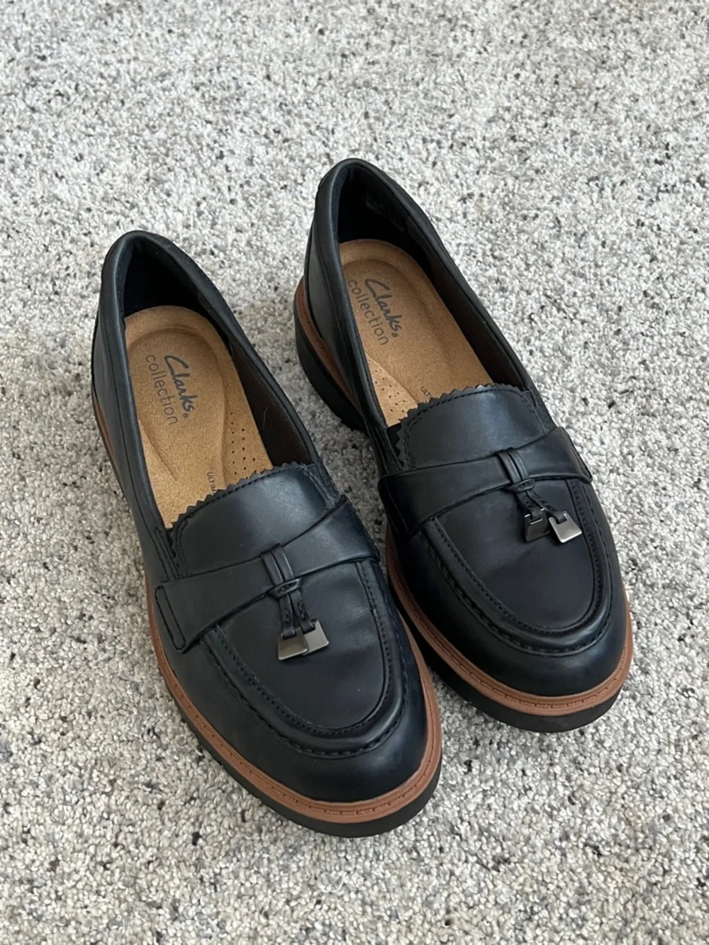 Clarks Westlynn Bella Black Leather Tassel Loafers with Brown Trim - Picture 1 of 9
